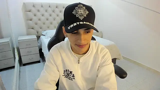 JhoanLeandro online show from 11/30/25, 05:00