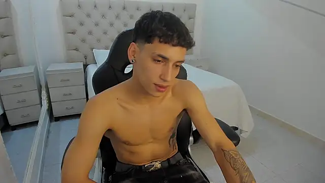 JhoanLeandro online show from 12/20/25, 07:15