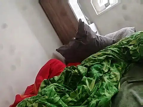 Snapshot of bouraktom6 chatting on 04/15/26, 12:34 bouraktom6 online show from 04/15/26, 12:34