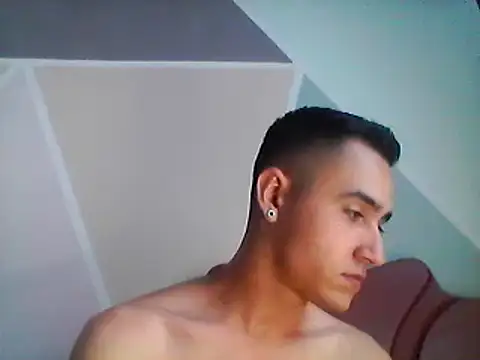 Snapshot of daimon_king05 chatting on 02/06/25, 04:03 daimon king05 online show from 02/06/25, 04:03