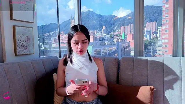 Daphne chers online show from 12/13/25, 08:47