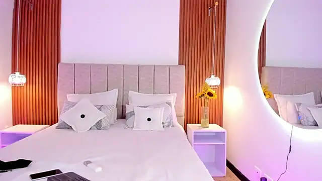 Snapshot of khloe-sweet chatting on 10/15/25, 01:33 khloe-sweet online show from 10/15/25, 01:33