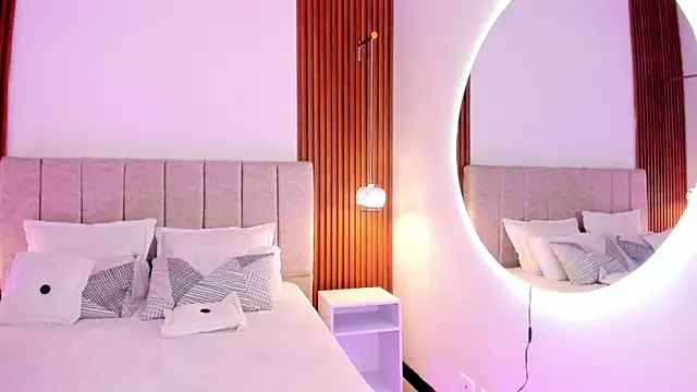 Snapshot of khloe-sweet chatting on 10/25/25, 01:18 khloe-sweet online show from 10/25/25, 01:18