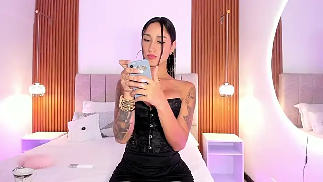 Snapshot of khloe-sweet chatting on 11/06/25, 01:12 khloe-sweet online show from 11/06/25, 01:12