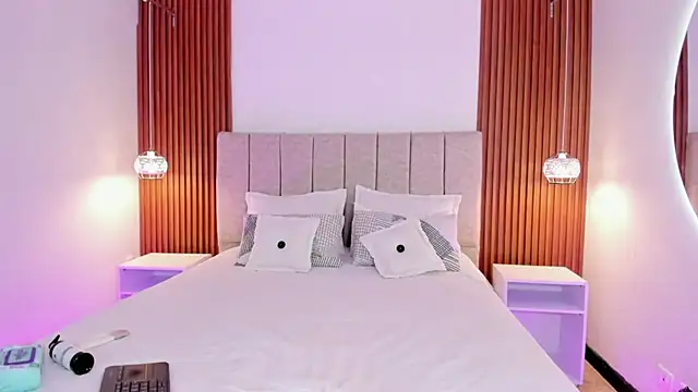 Snapshot of khloe-sweet chatting on 11/19/25, 01:11 khloe-sweet online show from 11/19/25, 01:11