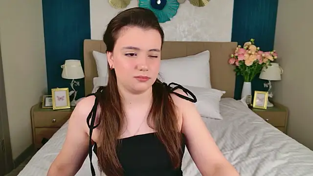 Pauline Heaven online show from 12/18/25, 05:24