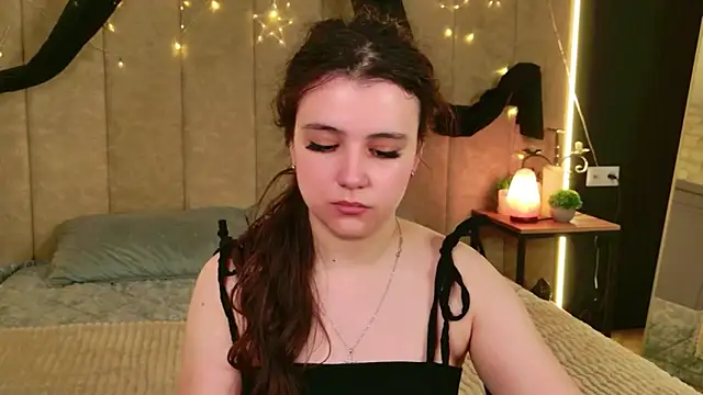 Pauline Heaven online show from 05/21/26, 05:58