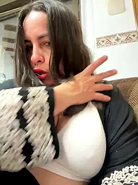 laarti online show from 10/18/25, 11:27