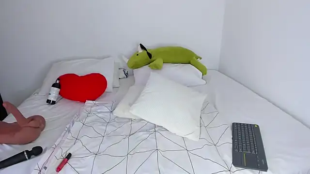 Snapshot of TinaPutina chatting on 09/25/25, 10:13 TinaPutina online show from 09/25/25, 10:13