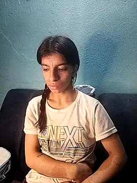 Snapshot of Ariell_Kieran chatting on 11/20/25, 02:45 Ariell Kieran online show from 11/20/25, 02:45