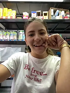 Andrea18 blonde online show from 04/30/26, 02:56