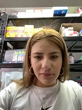 Snapshot of Andrea18_blonde chatting on 06/10/26, 03:11 Andrea18 blonde online show from 06/10/26, 03:11