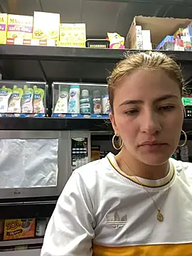 Snapshot of Andrea18_blonde chatting on 06/17/26, 03:02 Andrea18 blonde online show from 06/17/26, 03:02