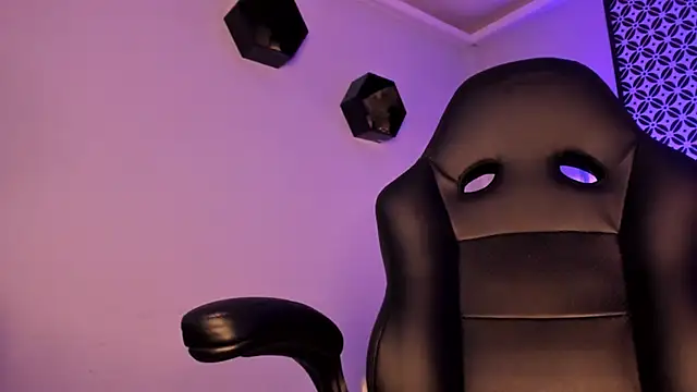 Snapshot of Gigi_Strawberry chatting on 03/11/25, 07:58 Gigi Strawberry online show from 03/11/25, 07:58