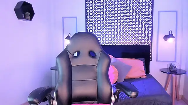 Snapshot of Gigi_Strawberry chatting on 03/19/25, 04:36 Gigi Strawberry online show from 03/19/25, 04:36