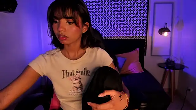 Snapshot of Gigi_Strawberry chatting on 03/23/25, 05:00 Gigi Strawberry online show from 03/23/25, 05:00