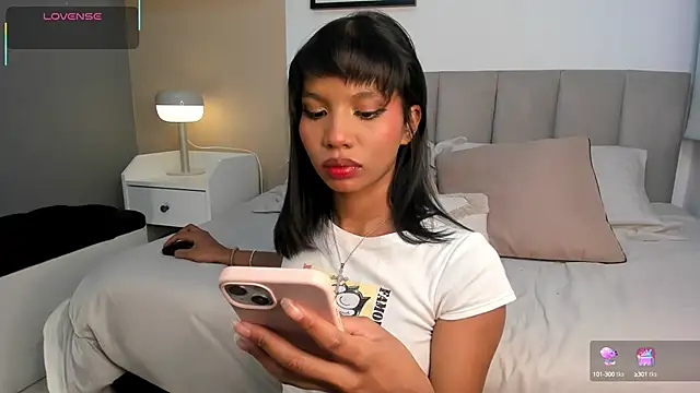 Snapshot of Gigi_Strawberry chatting on 09/10/25, 04:45 Gigi Strawberry online show from 09/10/25, 04:45