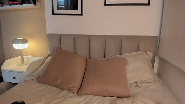 Snapshot of Gigi_Strawberry chatting on 09/19/25, 04:58 Gigi Strawberry online show from 09/19/25, 04:58