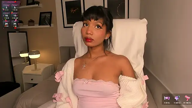 Snapshot of Gigi_Strawberry chatting on 10/14/25, 04:57 Gigi Strawberry online show from 10/14/25, 04:57