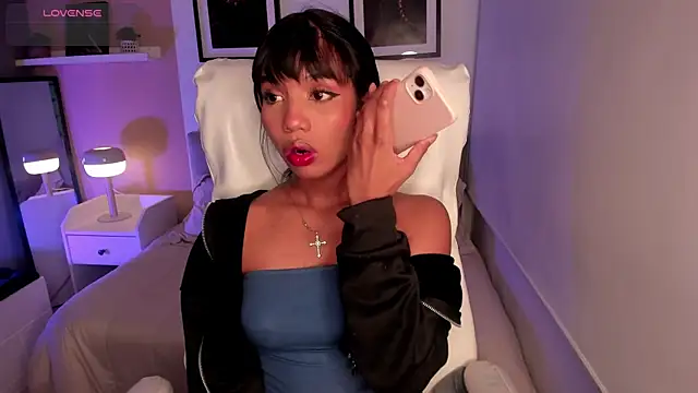 Snapshot of Gigi_Strawberry chatting on 10/24/25, 05:15 Gigi Strawberry online show from 10/24/25, 05:15