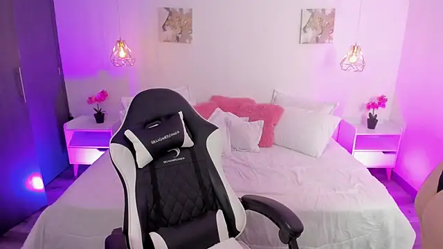 whiteatenea online show from 09/24/25, 01:20