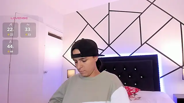 Liiam smith  online show from 03/14/25, 04:30