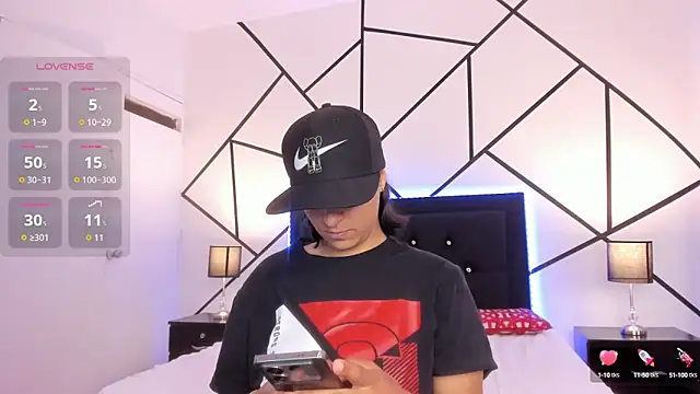 Liiam smith  online show from 03/19/25, 04:02