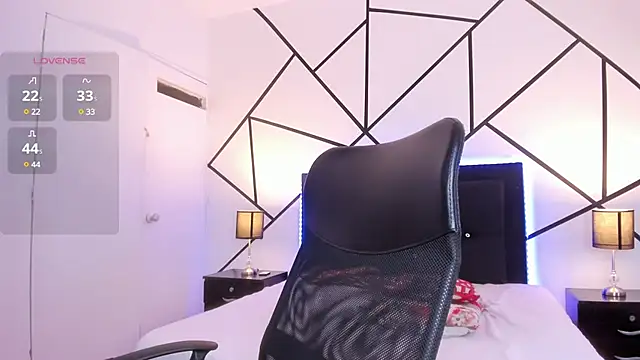 Liiam smith  online show from 03/20/25, 07:14