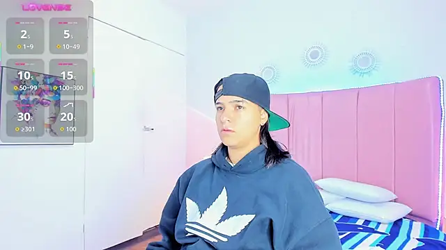 Liiam smith  online show from 11/09/25, 12:58