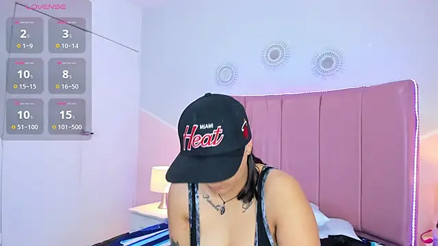 Liiam smith  online show from 11/11/25, 01:00