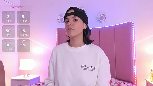  Emma whiitee  online show from 03/09/25, 04:22