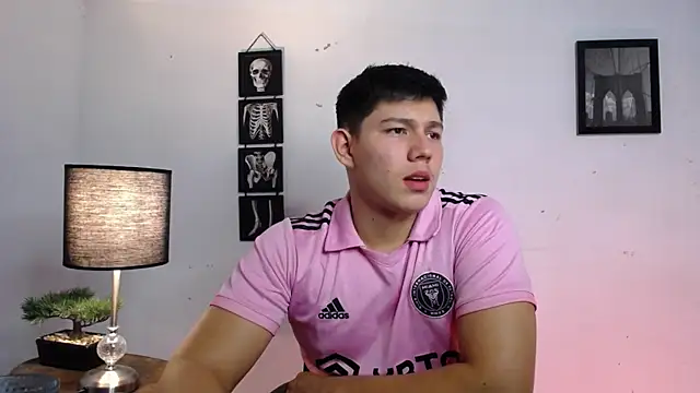 JamesCr  online show from 11/12/25, 12:33