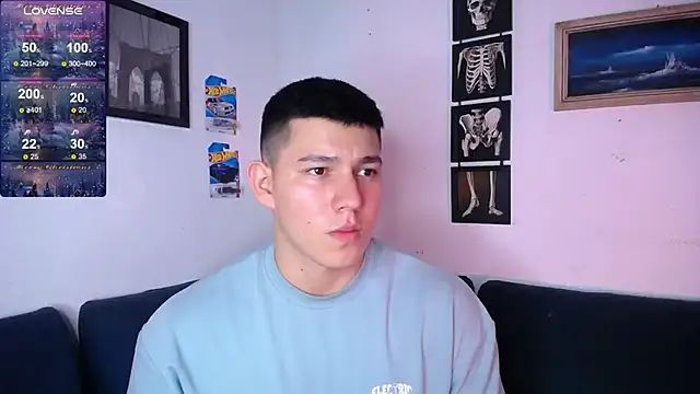 Snapshot of JamesCr_ chatting on 12/18/25, 11:00 JamesCr online show from 12/18/25, 11:00