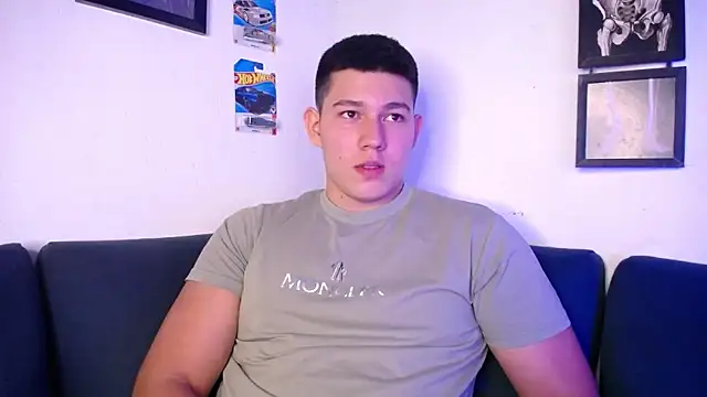 Snapshot of JamesCr_ chatting on 12/23/25, 12:19 JamesCr online show from 12/23/25, 12:19