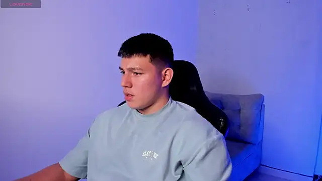 Snapshot of JamesCr_ chatting on 01/06/26, 02:59 JamesCr online show from 01/06/26, 02:59