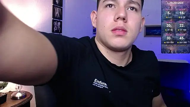 Snapshot of JamesCr_ chatting on 01/07/26, 03:31 JamesCr online show from 01/07/26, 03:31