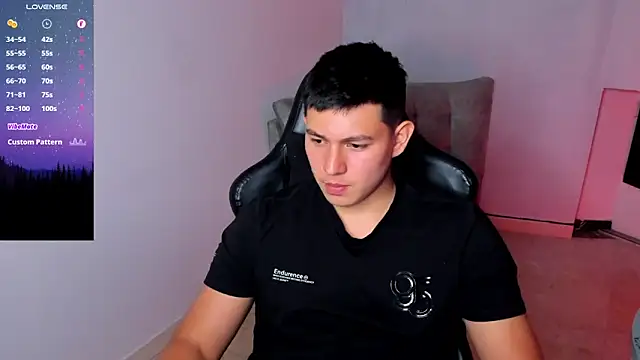 Snapshot of JamesCr_ chatting on 01/11/26, 05:12 JamesCr online show from 01/11/26, 05:12