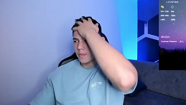 Snapshot of JamesCr_ chatting on 01/14/26, 03:45 JamesCr online show from 01/14/26, 03:45