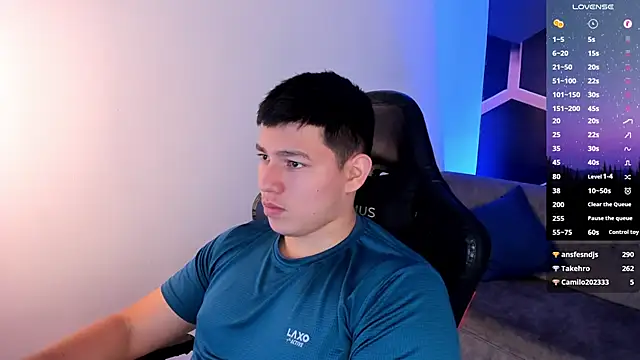 Snapshot of JamesCr_ chatting on 01/18/26, 04:05 JamesCr online show from 01/18/26, 04:05