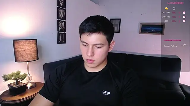 Snapshot of JamesCr_ chatting on 02/08/26, 12:14 JamesCr online show from 02/08/26, 12:14