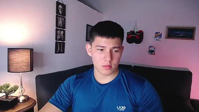 Snapshot of JamesCr_ chatting on 02/20/26, 01:02 JamesCr online show from 02/20/26, 01:02