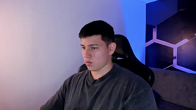 Snapshot of JamesCr_ chatting on 02/21/26, 03:29 JamesCr online show from 02/21/26, 03:29