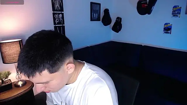 Snapshot of JamesCr_ chatting on 03/07/26, 01:57 JamesCr online show from 03/07/26, 01:57