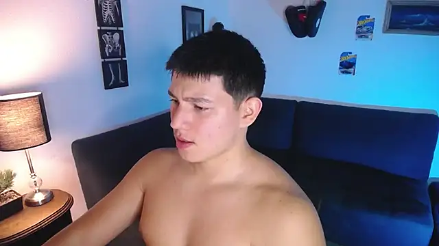 Snapshot of JamesCr_ chatting on 03/22/26, 01:31 JamesCr online show from 03/22/26, 01:31