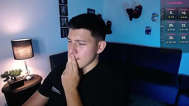 Snapshot of JamesCr_ chatting on 04/08/26, 02:00 JamesCr online show from 04/08/26, 02:00