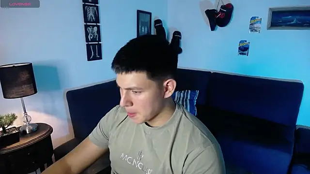 Snapshot of JamesCr_ chatting on 04/10/26, 11:20 JamesCr online show from 04/10/26, 11:20