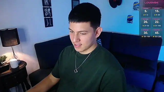 Snapshot of JamesCr_ chatting on 04/16/26, 01:12 JamesCr online show from 04/16/26, 01:12