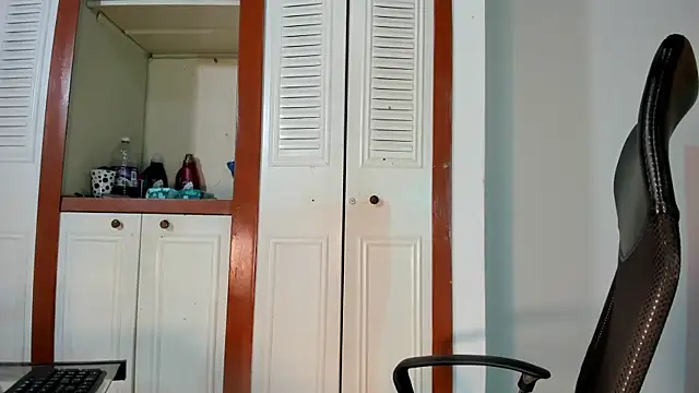 Violetta 0 online show from 10/23/25, 01:21