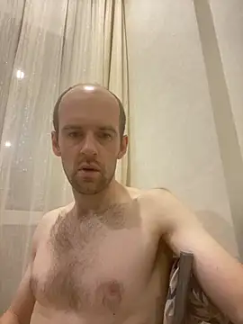 Snapshot of LynnAhNight chatting on 09/20/25, 02:56 LynnAhNight online show from 09/20/25, 02:56