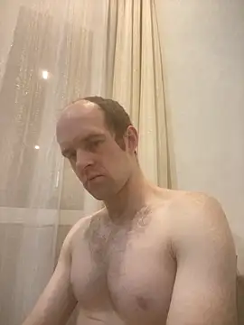 Snapshot of LynnAhNight chatting on 10/27/25, 03:21 LynnAhNight online show from 10/27/25, 03:21